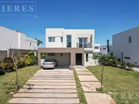 Casa en Alquiler anual sin muebles en Los Castaños, Nordelta.
