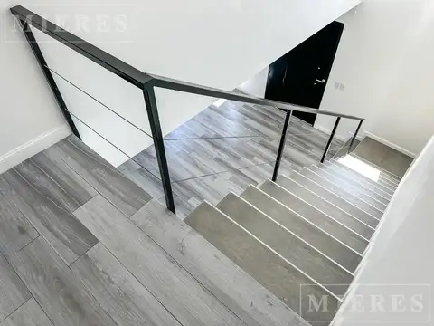 Casa en Alquiler con 2 cocheras