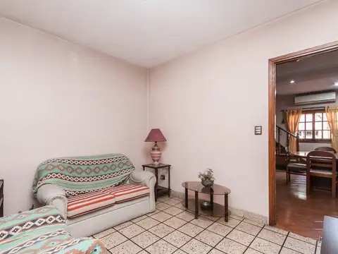 VENTA CASA 5 AMBIENTES COCHERA QUINCHO ADROGUE