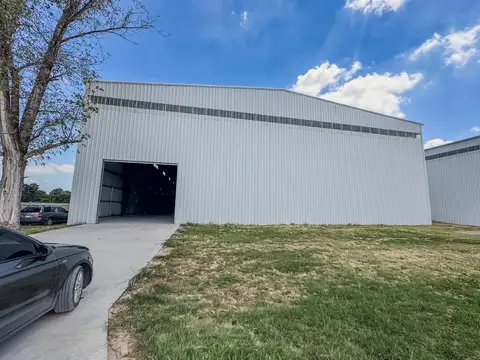 Galpon en Alquiler 208  mts Fondo