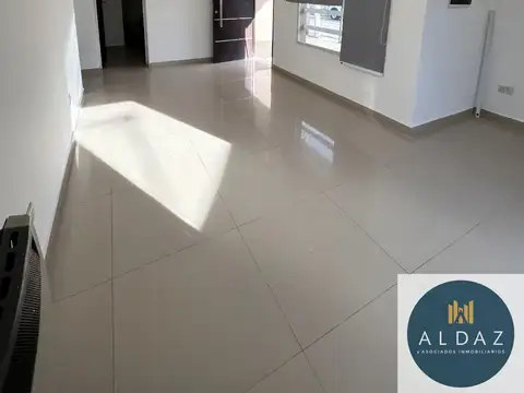 Casa en Alquiler con 1 cochera