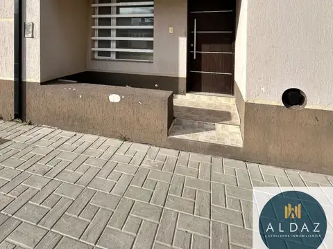 Casa en alquiler c/ cochera en Punta Alta