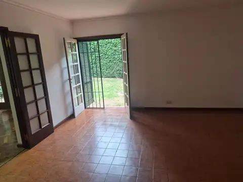 Casa 9 ambientes con 3 baños