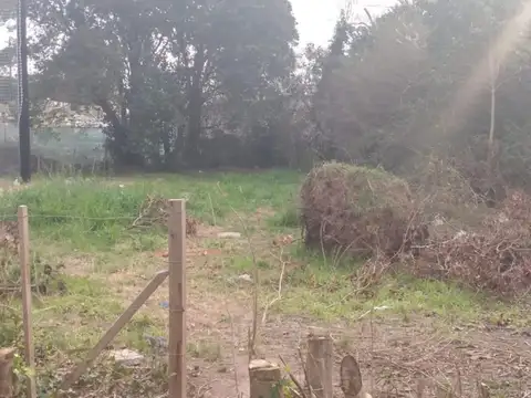 Dos Lotes contiguos en 475 e 27 y 28, City Bell.