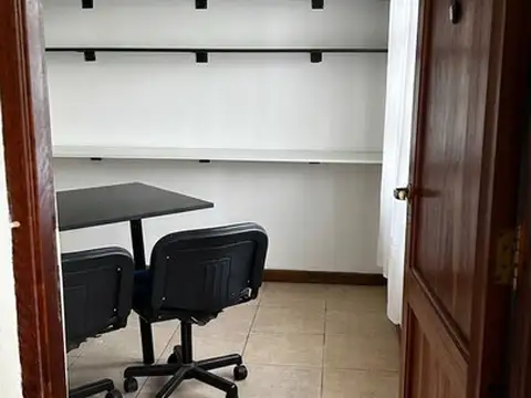 Casa 8 ambientes con 4 baños