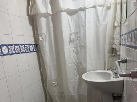 Depto Tipo Casa en Alquiler en Villa Luzuriaga, $ 500.000