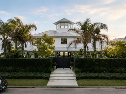 UNICA CASA CON DOBLE LOTE AL AGUA EN VENTA EN SANTA BARBARA!