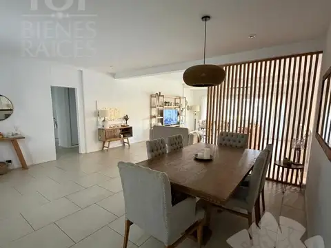 Casa en Venta con 6 cocheras