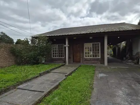 Amplia casa en José C. Paz - ¡Tres dormitorios!