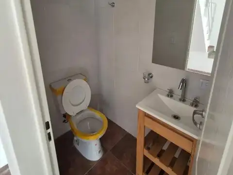 Depto Tipo Casa en Alquiler con 1 cocheras