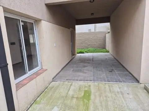 Depto Tipo Casa en Alquiler de 3 ambientes