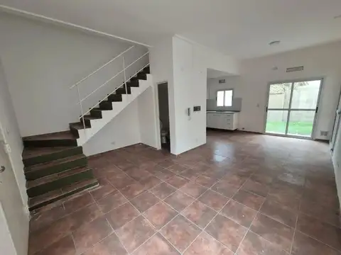 Depto Tipo Casa en Alquiler de 2 dormitorios
