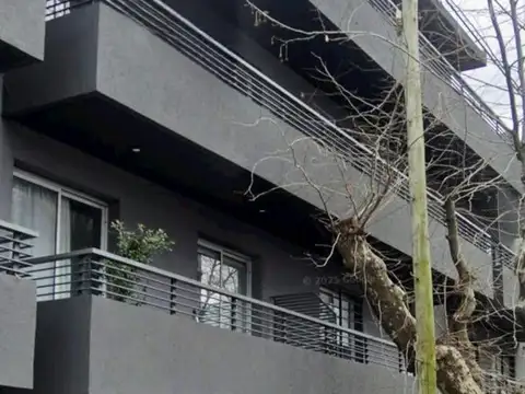 Monoambiente Apaisado al Frente con Balcón