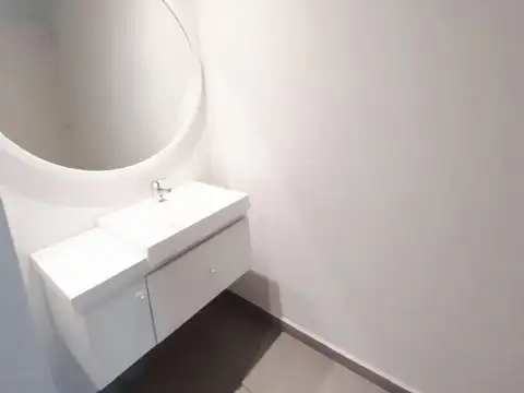Monoambiente Apaisado al Frente con Balcón