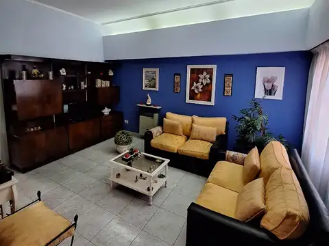 Casa cinco ambientes en venta en San Justo