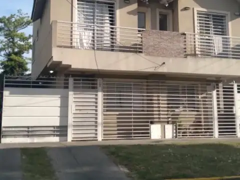 DEPARTAMENTO TRIPLEX DE 4 AMBIENTES EN ALQUILER EN LOMAS