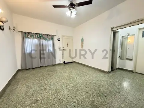 VENTA CASA 4 AMBIENTES CON JARDIN