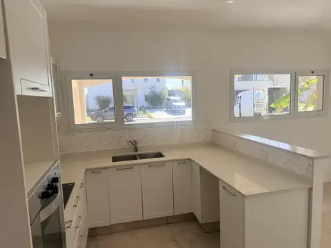 Casa en Alquiler de 3 dormitorios