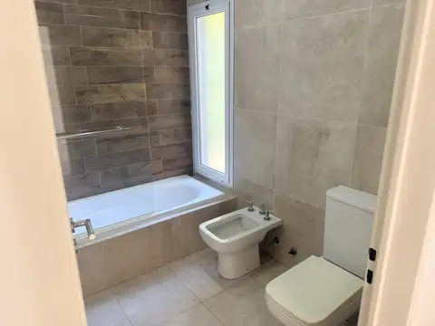 Casa en Alquiler en Puertos, USD 2.600