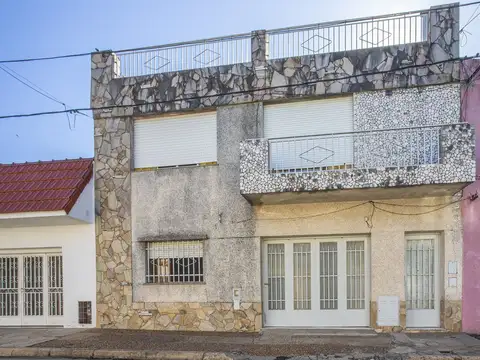 OPORTUNIDAD VENTA 2 CASAS CON INGRESOS IDEP.