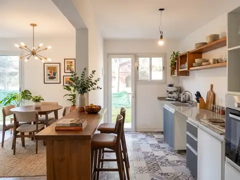 Casa en Alquiler con 1 cochera
