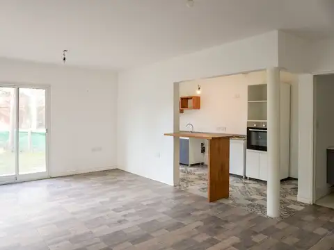 Casa 4 ambientes con 2 baños