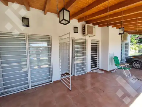 Venta de Casa estilo quincho, Barrio Piedra Blanca, Fernandez Oro