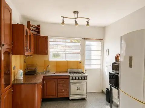 Casa en Venta con 3 cocheras