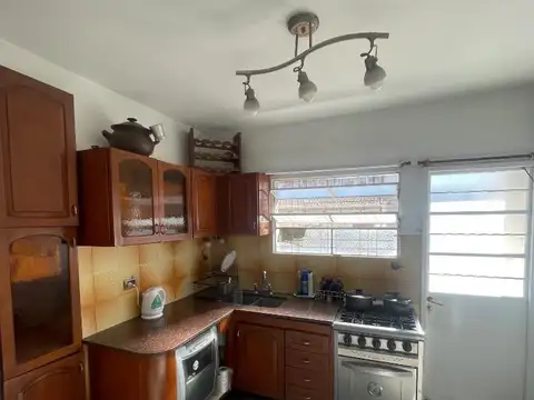 Casa 5 ambientes con 2 baños