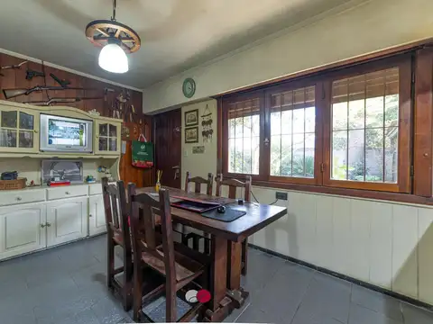 Casa en Venta con 2 cocheras
