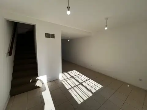 Depto Tipo Casa en Alquiler de 2 dormitorios