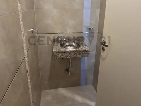 Departamento 6 ambientes con 2 baños