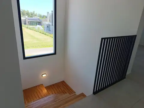Casa 5 ambientes con 4 baños