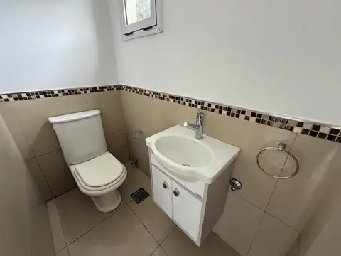 CASA EN VILLAGE DEL PARQUE 4 AMBIENTES J.M. GUTIERREZ