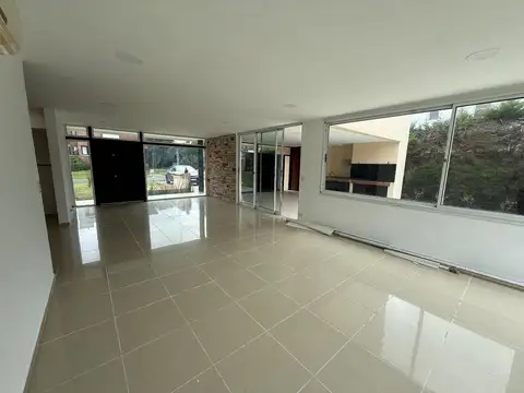 Casa en Venta con 8 cocheras