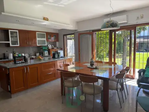 Venta Casa 5amb.Lote 980mts.Castelar Norte.APTA CRÉDITO