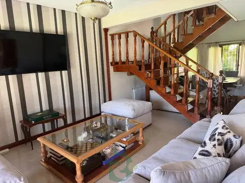 Casa en Venta con 6 cocheras