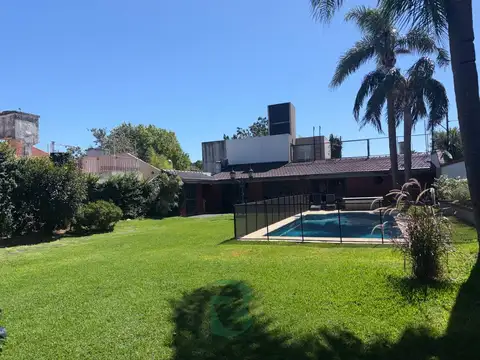 Venta Casa 5amb.Lote 980mts.Castelar Norte.APTA CRÉDITO