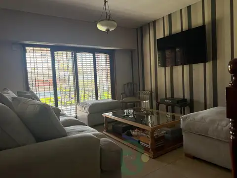 Casa 5 ambientes con 4 baños