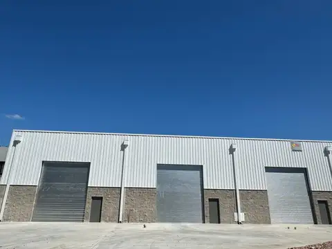 EXCELENTE GALPON 900M2 A UNA CUADRA DE PANAMERICANA