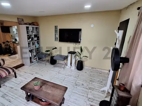 Casa 6 ambientes con 1 baño