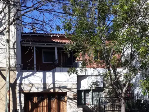 PH en alquiler en Saavedra  con lindo jardín, ambientes ventilados y luminosos