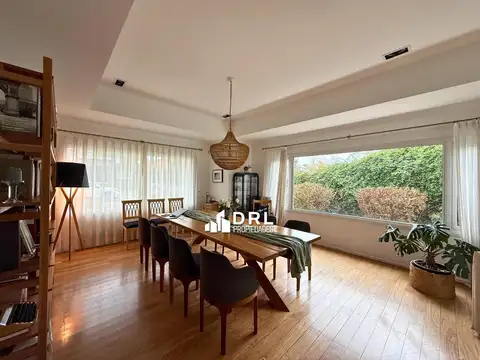 Casa 8 ambientes con 6 baños