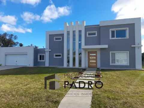 Casa venta.  3 dormitorios. Pileta. Barrio San Roque, Comarcas de Lujan.