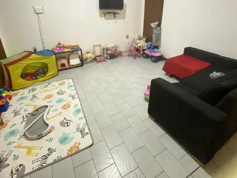 Casa 7 ambientes con 2 baños