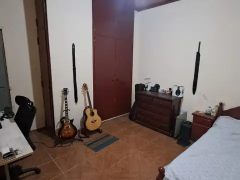 Casa 9 ambientes con 3 baños