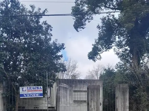 CASA EN VENTA - BUENA UBICACION- Barrio "Picasso", frente barrio cerrado. APTA CREDITO - Lote de 560 m2 -