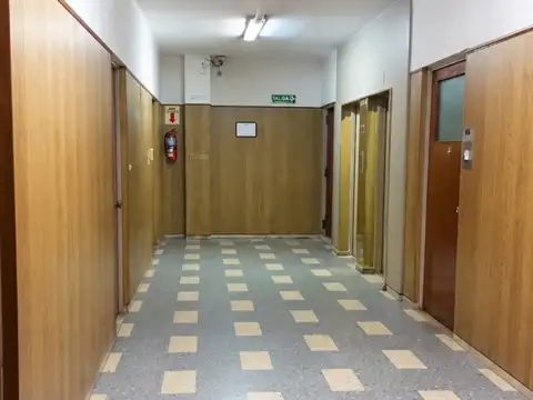 EXCELENTE OFICINA A LA CALLE TODO LUZ OPORTUNIDAD