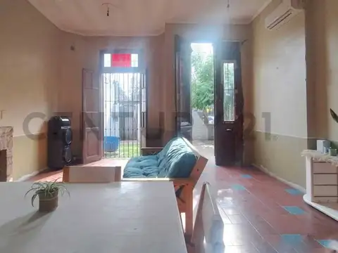 VENTA CASA 3 AMBIENTES CON COCHERA JARDÍN Y PATIO EN ITUZAINGÓ NORTE