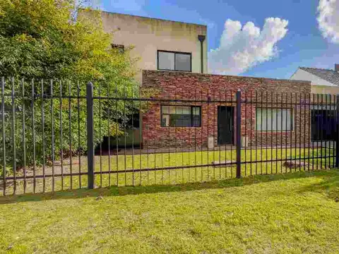 VENTA CASA 5 MODERNA QUINCHO JARDIN PUNTA MOGOTES